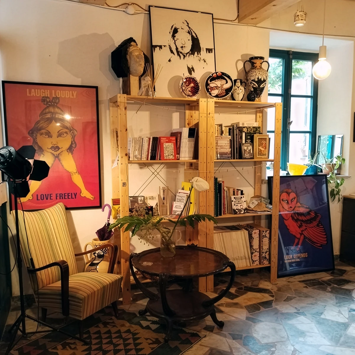 Dettaglio fotografico dello Studio Brezza con opere esposte.